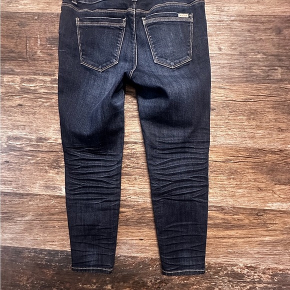White House Black Market Blue Cropped Leg Jeans with Distressed Details Size 4P - Picture 5 of 9